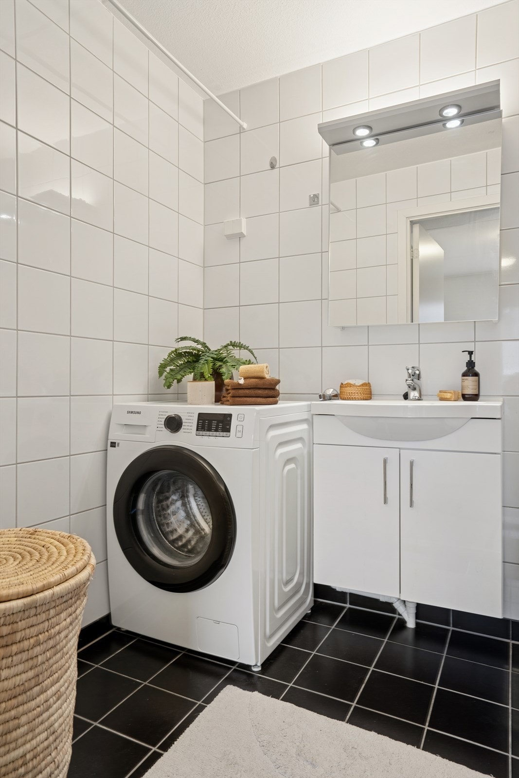 Med tidløse fliser og varme i gulvet, er dette stedet for velvære. Galleribilde