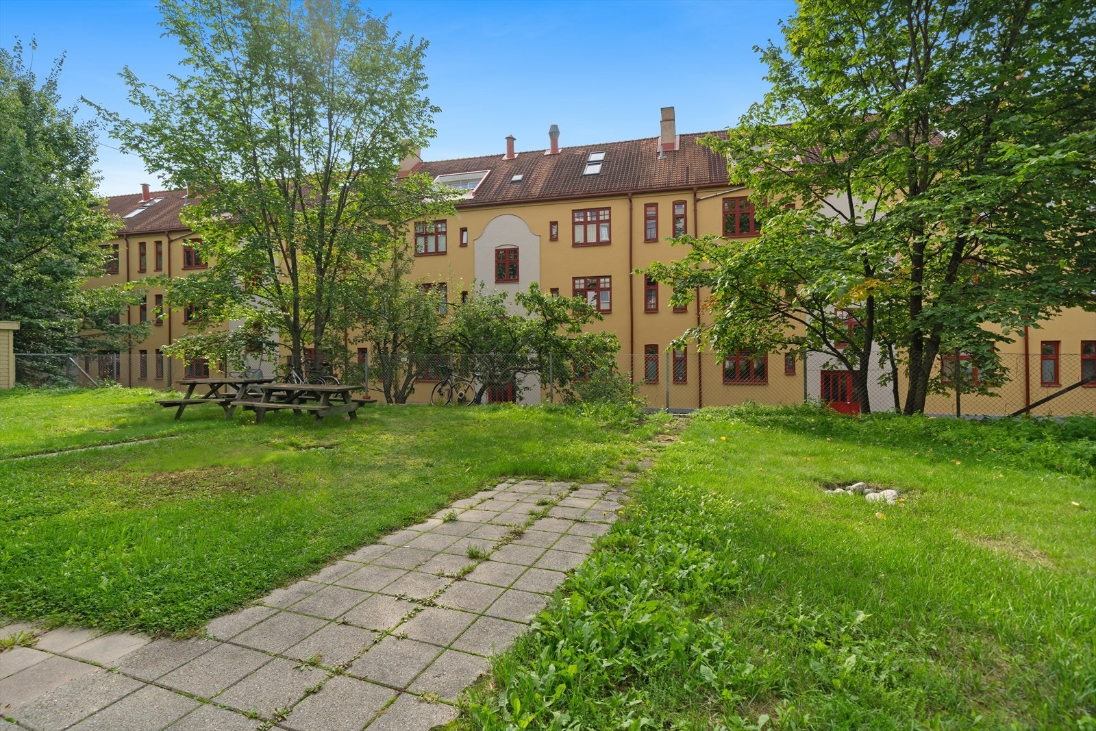 Bakgården Galleribilde