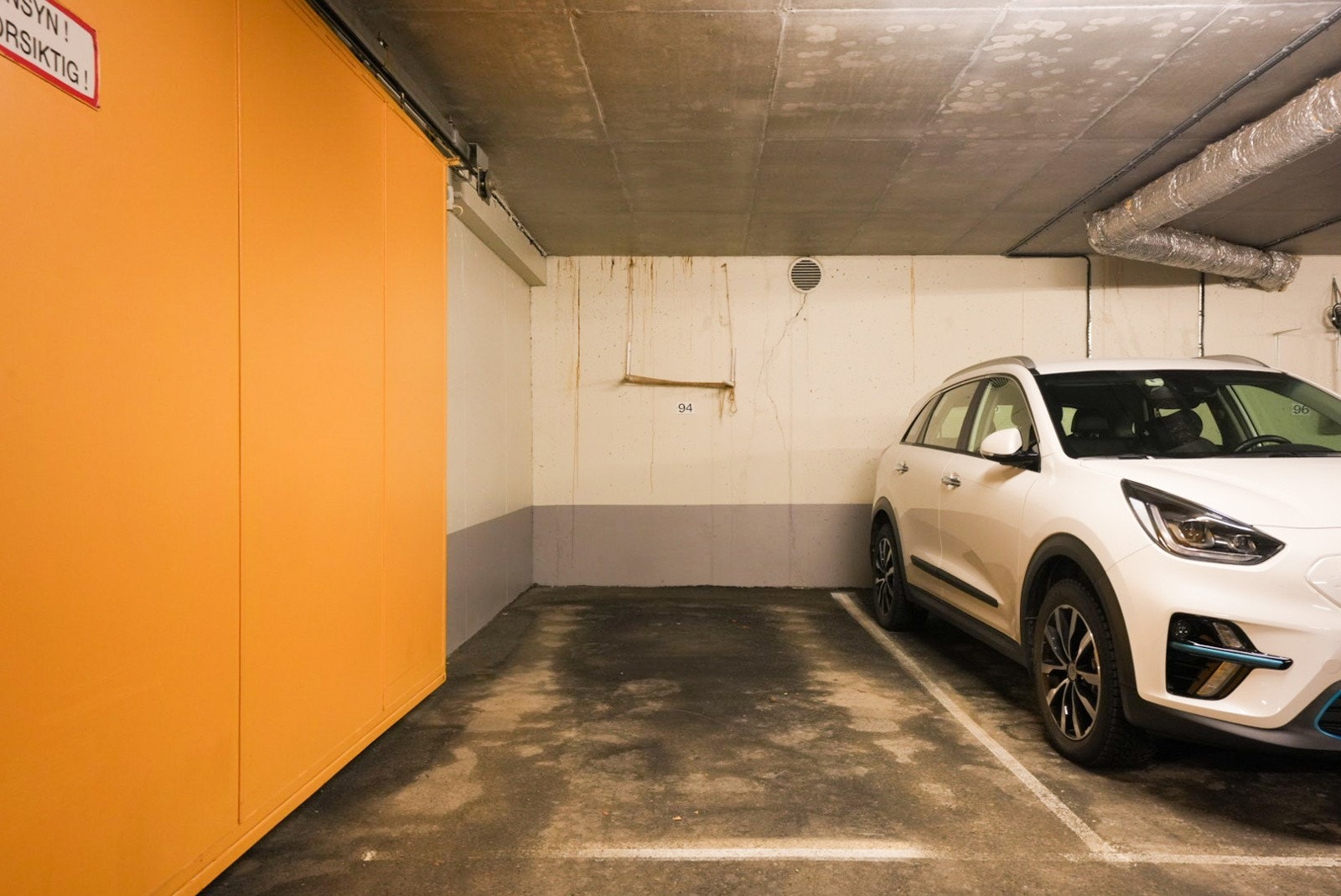 Fast p-plass i oppvarmet garasjeanlegg. Galleribilde