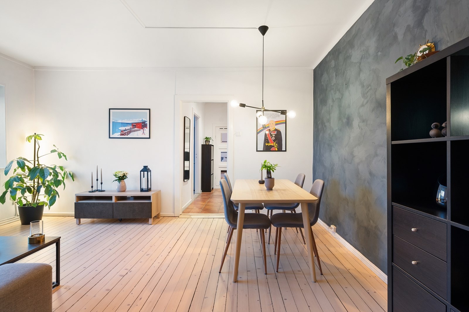 God plass til et større spisebord for hyggelig sammenkomster. Galleribilde