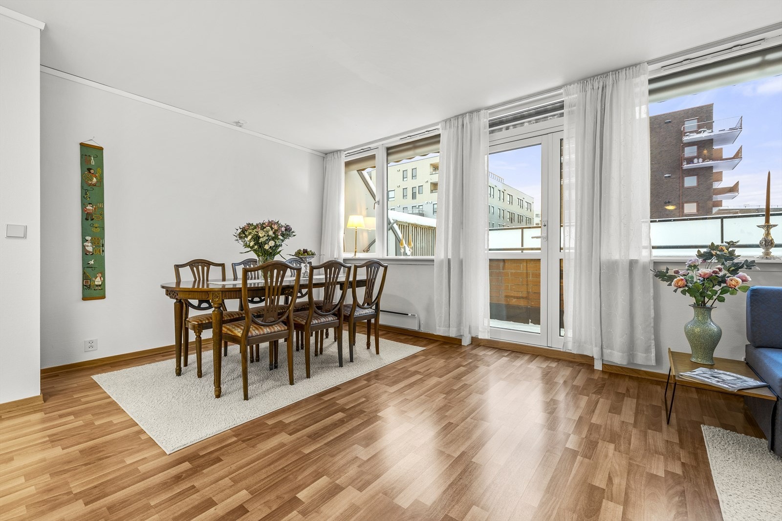 Ventilasjon sikres med spalteventiler i vinduer og mekanisk avtrekk. Galleribilde