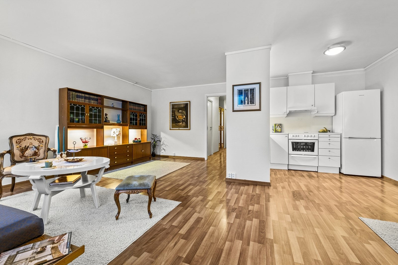 Fra stuen er det enkel tilgang til leilighetens øvrige rom. Galleribilde