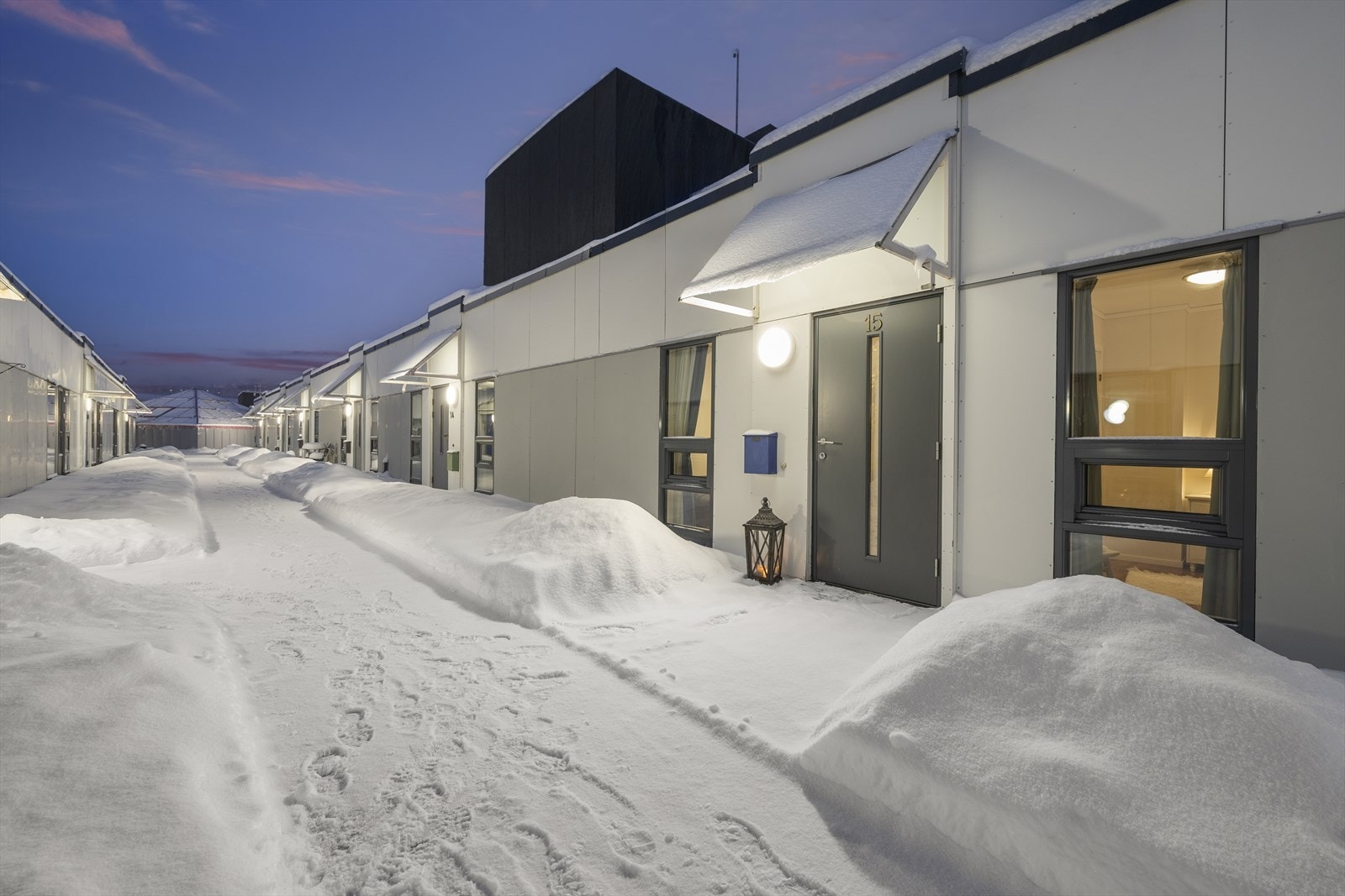 Leiligheten ligger i et etablert og rolig nabolag på toppen av Lørenskog Storsenter. Galleribilde