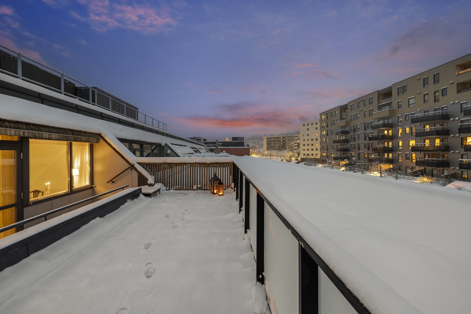 Det totale utearealet på 27 m² gir rikelig med privat uteplass. Galleribilde