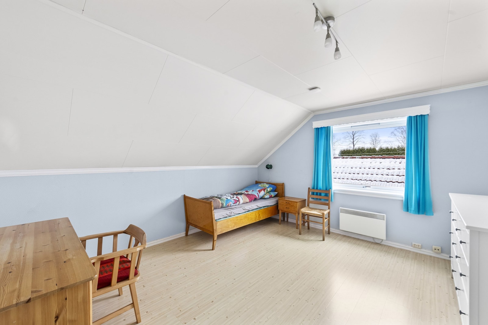 Soverom | 2. etasje. Montert elektriske screens. Galleribilde