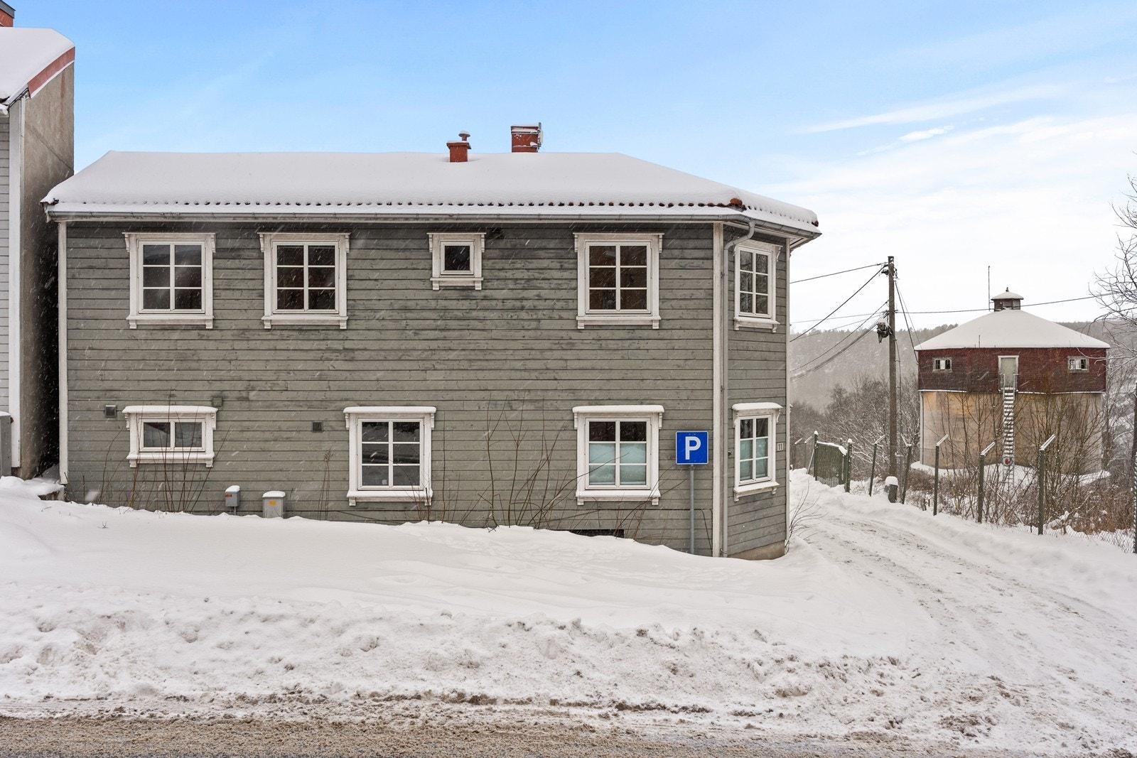 Fasade fra vei Galleribilde