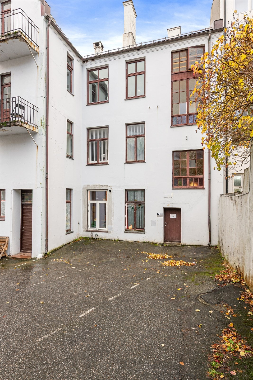 Bakgård Galleribilde