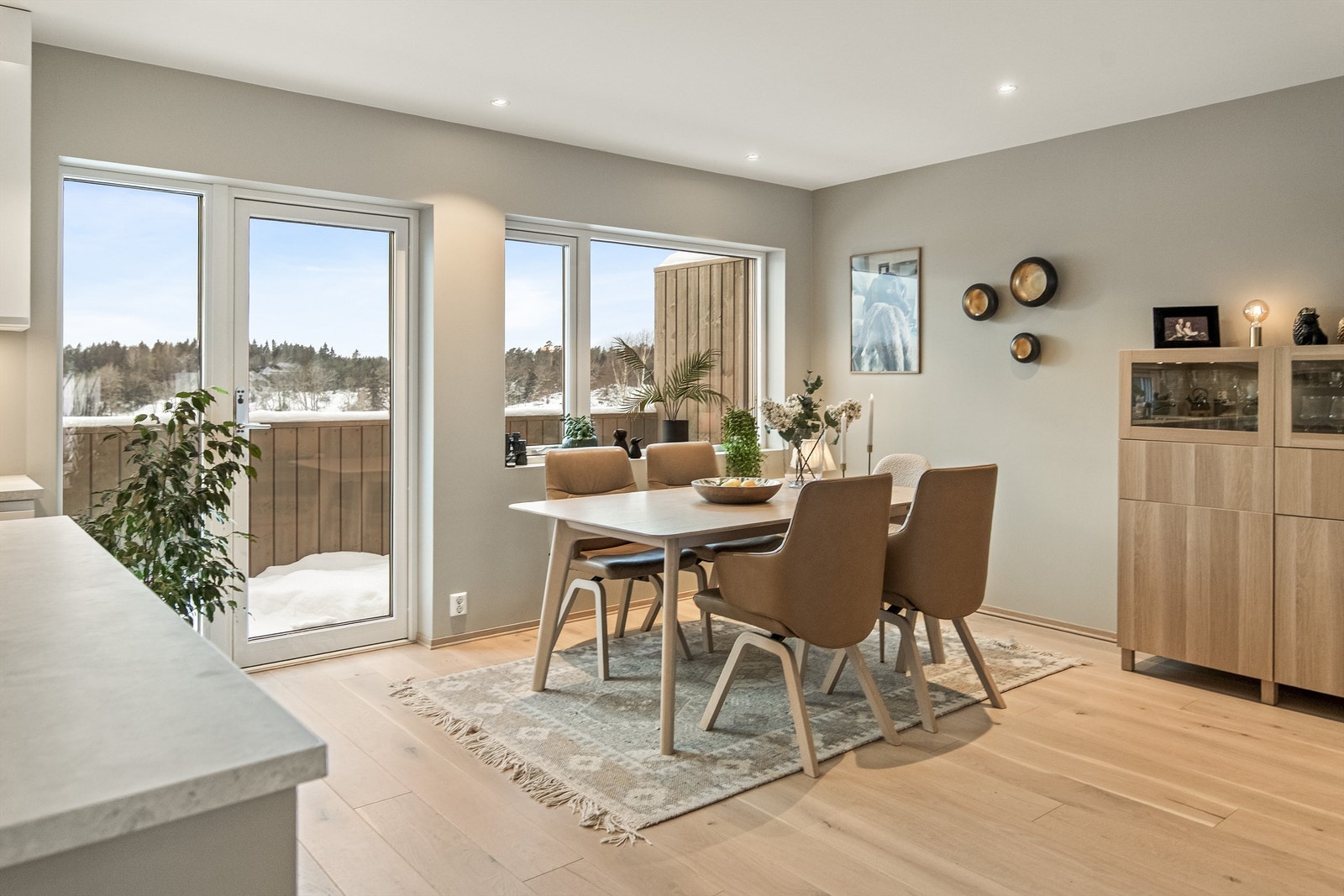 Ønsker man mer sol, kan man nyte kveldssolen på terrassen mot vest. Galleribilde