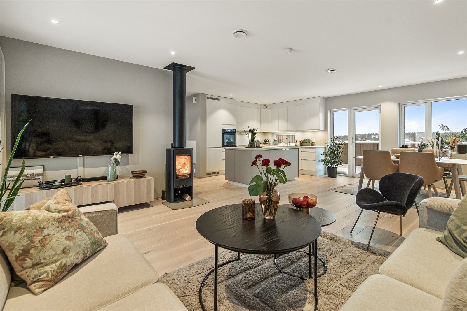 Boligen fremstår som nesten ny og er oppført i 2023 med gjennomgående solid standard. Galleribilde