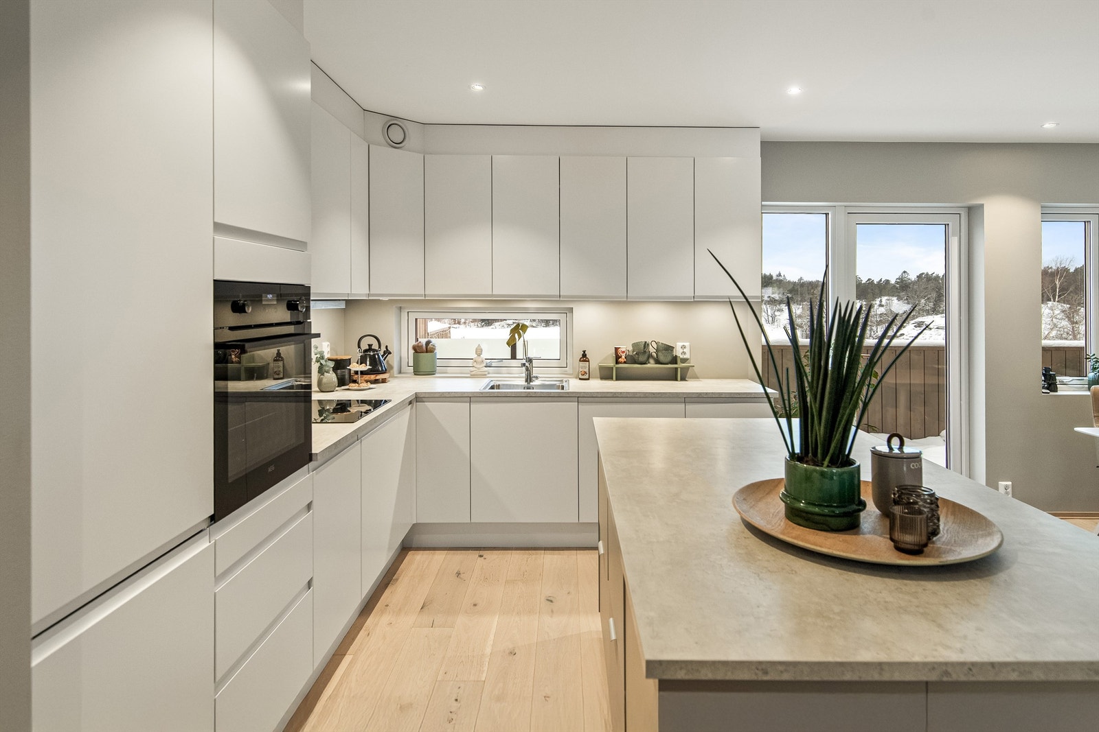 Her er det rikelig med både benkeplass og skapplass Galleribilde