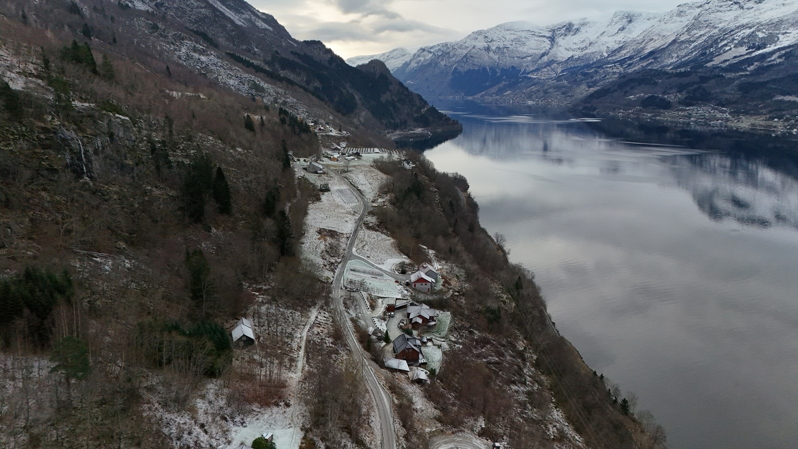 Flott beliggenhet på Lofthus i Sørfjorden Galleribilde