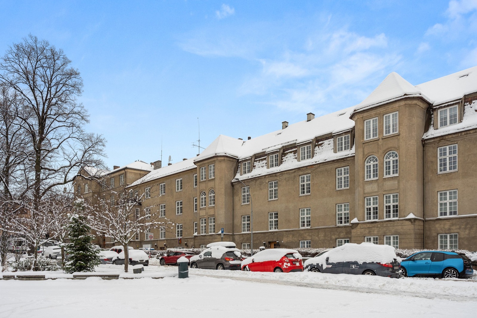 Et hyggelig bomiljø med trivelige naboer og et dyktig styre som tar godt vare på gården Galleribilde