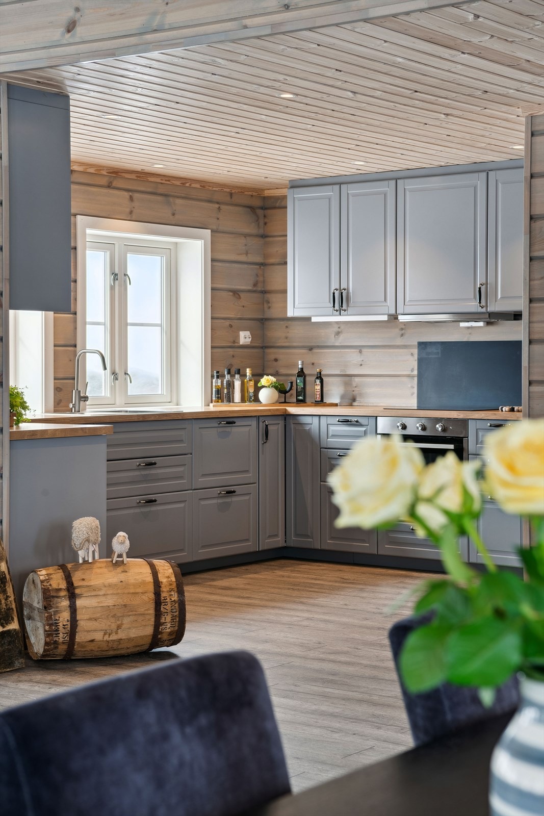 Et pent og tidløst kjøkken fra IKEA som var nytt i 2021. Galleribilde