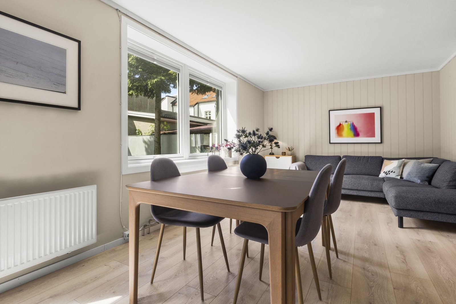 Oppvarming med radiatorer i begge etasjer Galleribilde