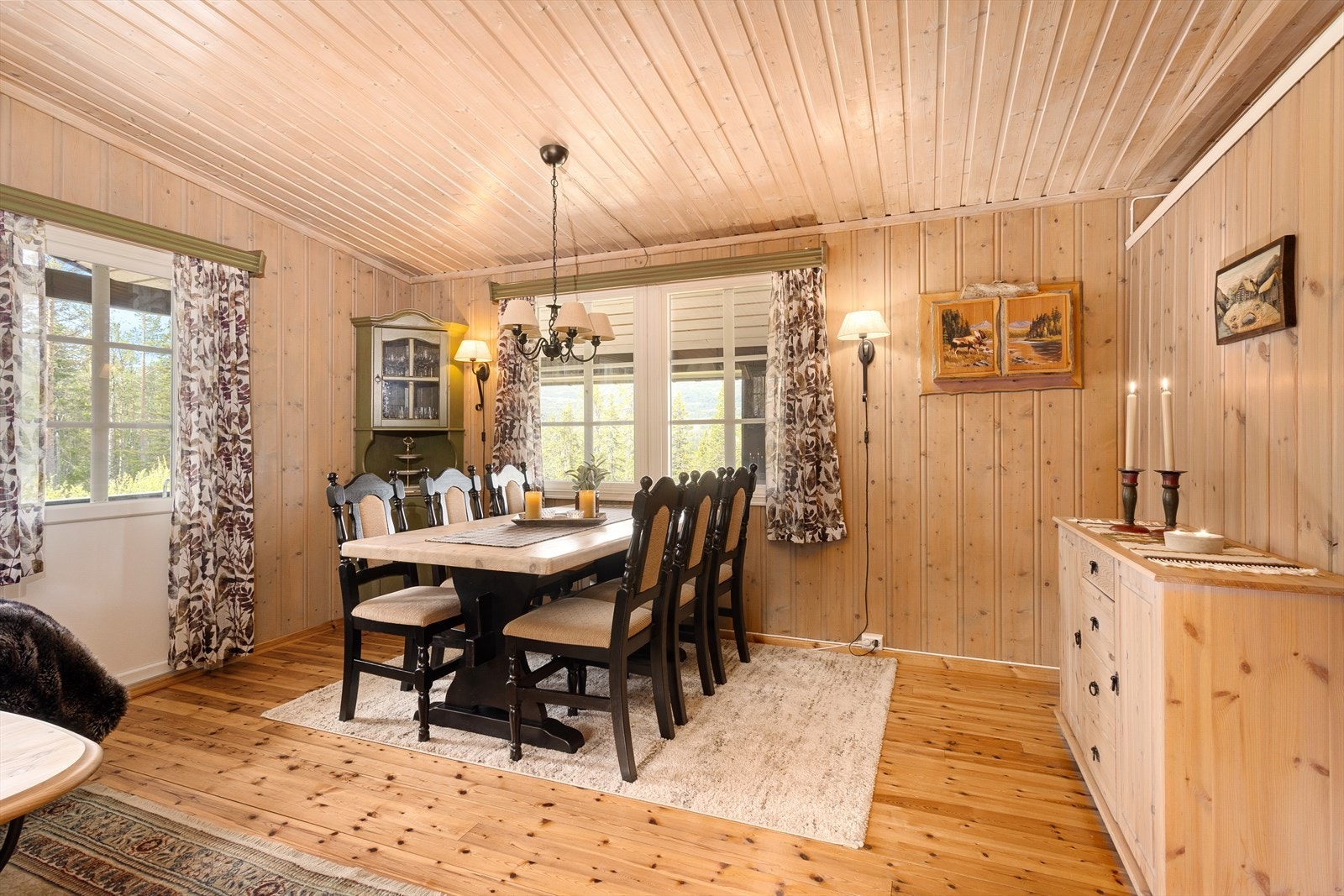 Fra stuen er det også direkte utgang til terrasse. Galleribilde