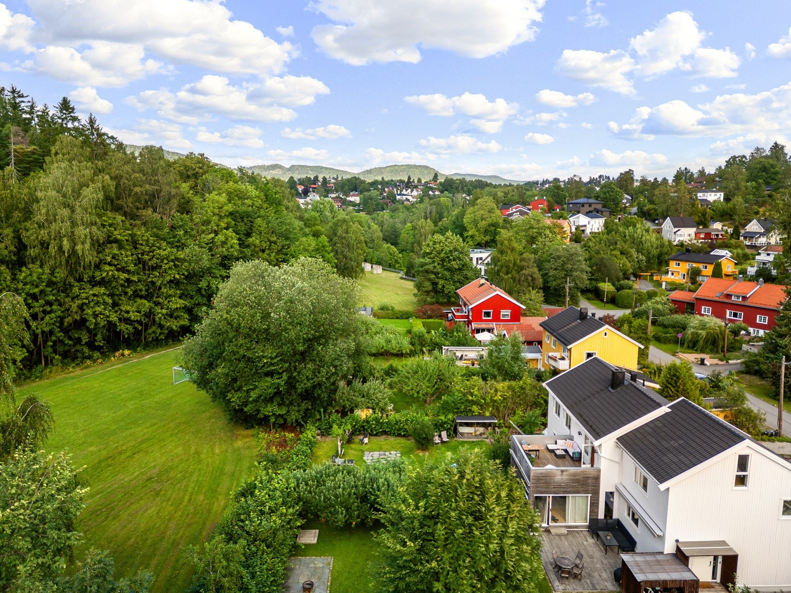 Boligen grenser til naturreservat Galleribilde