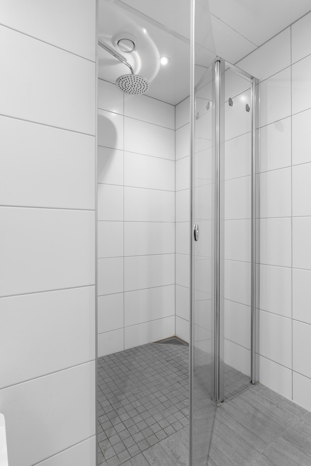 Praktisk bad med god dusjløsning. Galleribilde