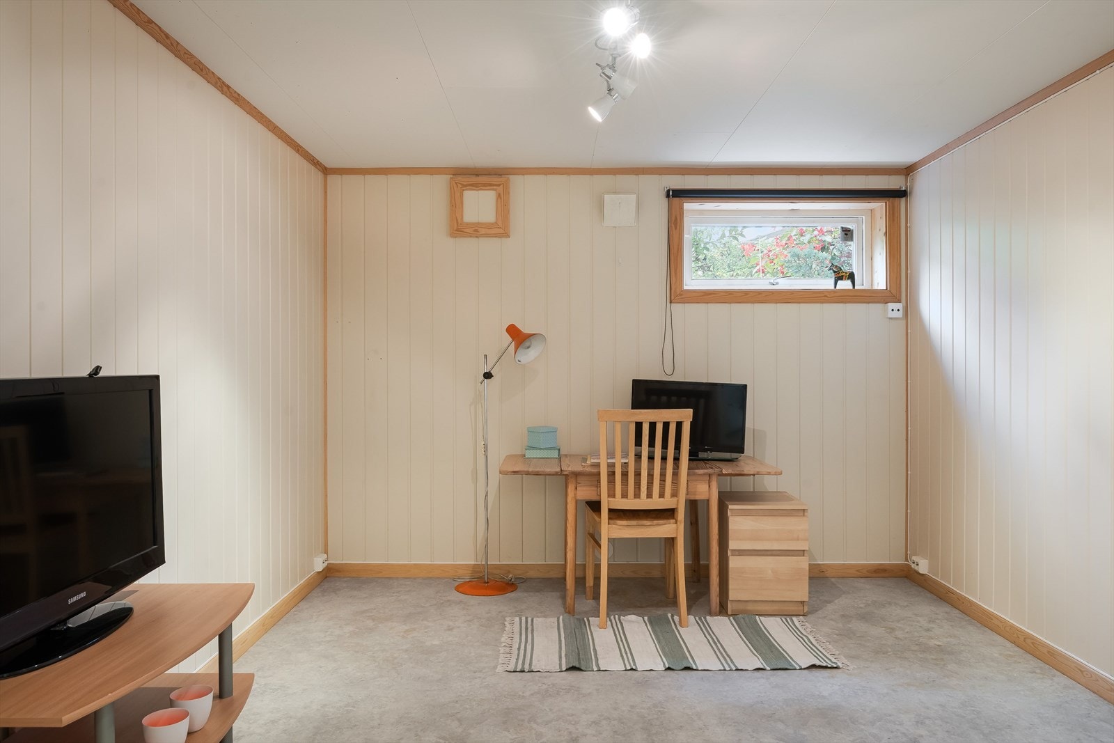 Rom innredet som hobbyrom/soverom. Det gjøres oppmerksom på at rommet ikke er godkjent for varig opphold. Galleribilde