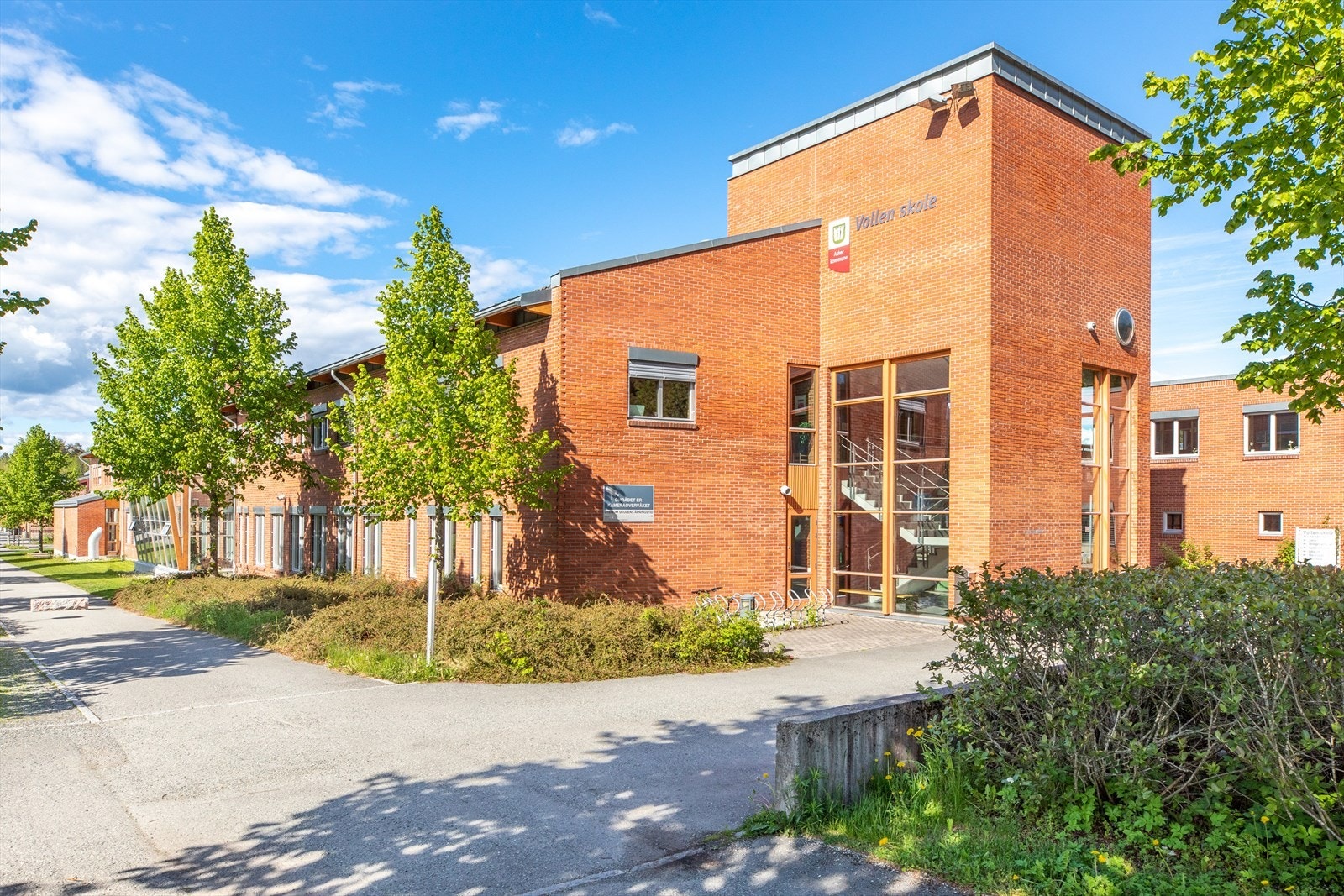 Vollen ungdomsskole. Galleribilde