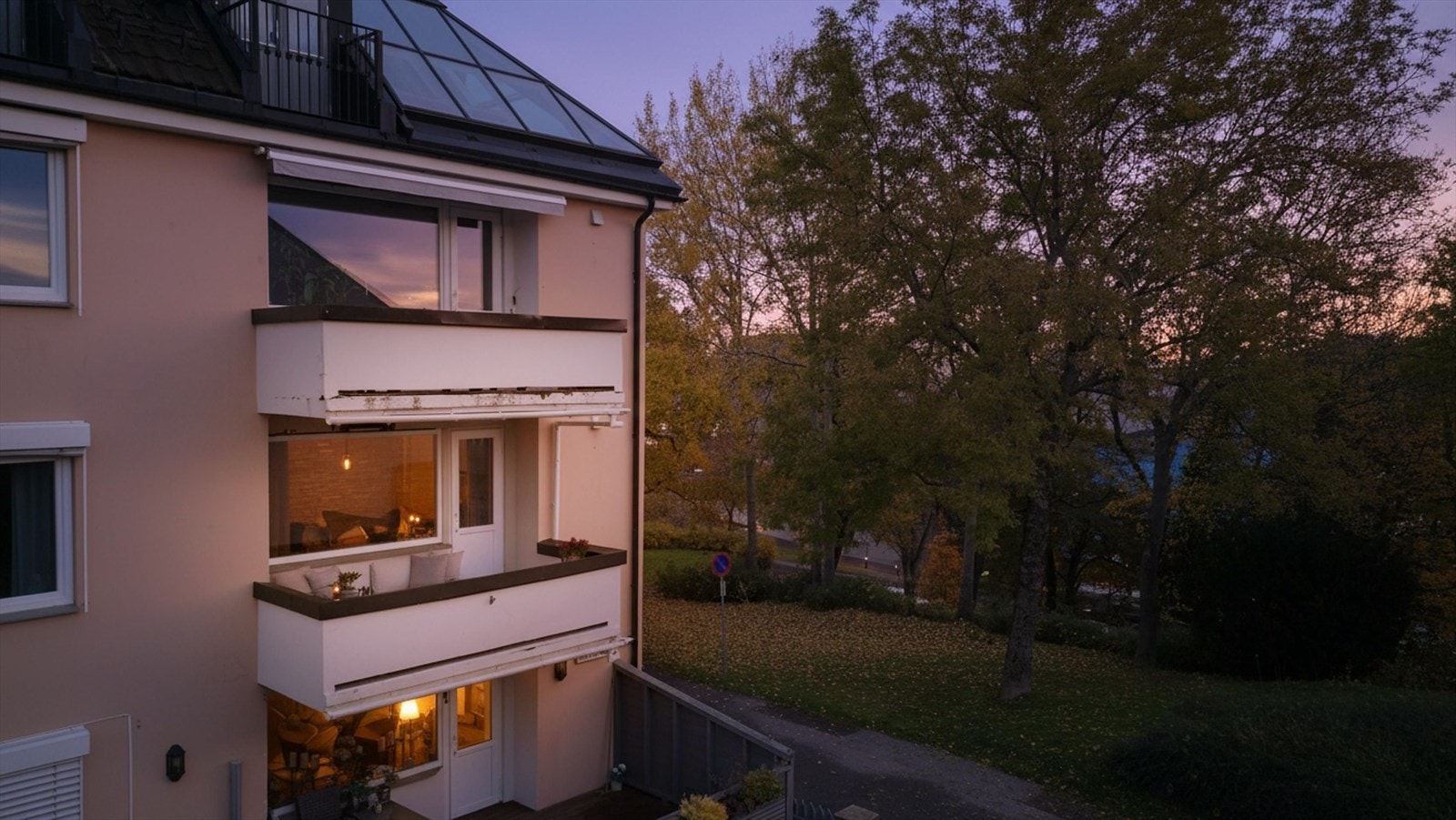 Nærmeste nabo er Nerparken, med vakre grøntarealer. Galleribilde