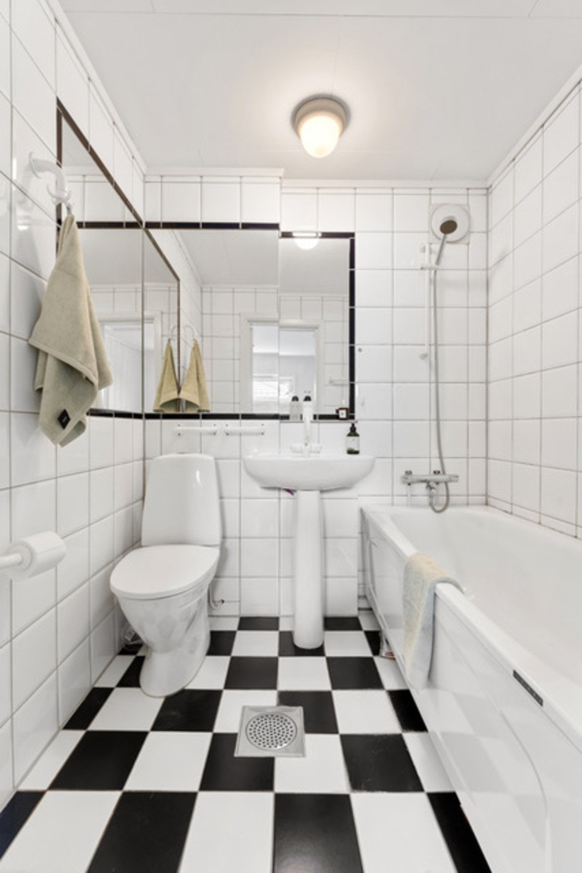 Flislagt baderom med varme i gulv. Galleribilde