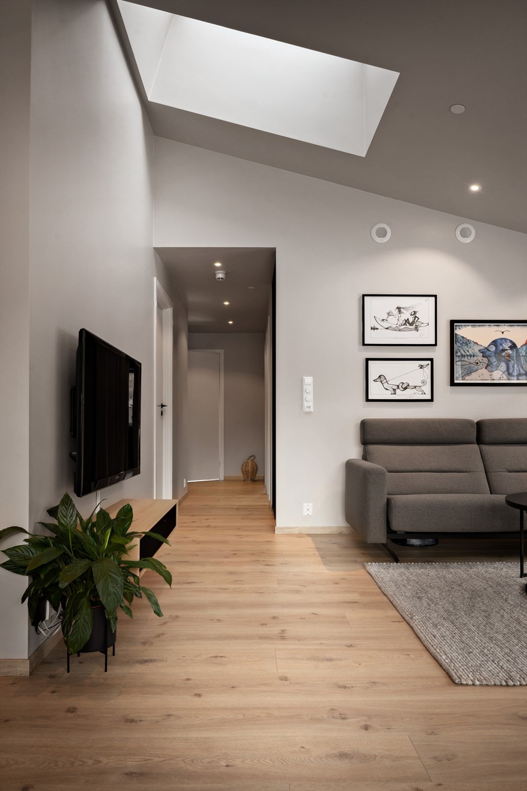 Leilegheita har god planløysing med soveromsfløy og våtrom mot inngangspartiet. Galleribilde