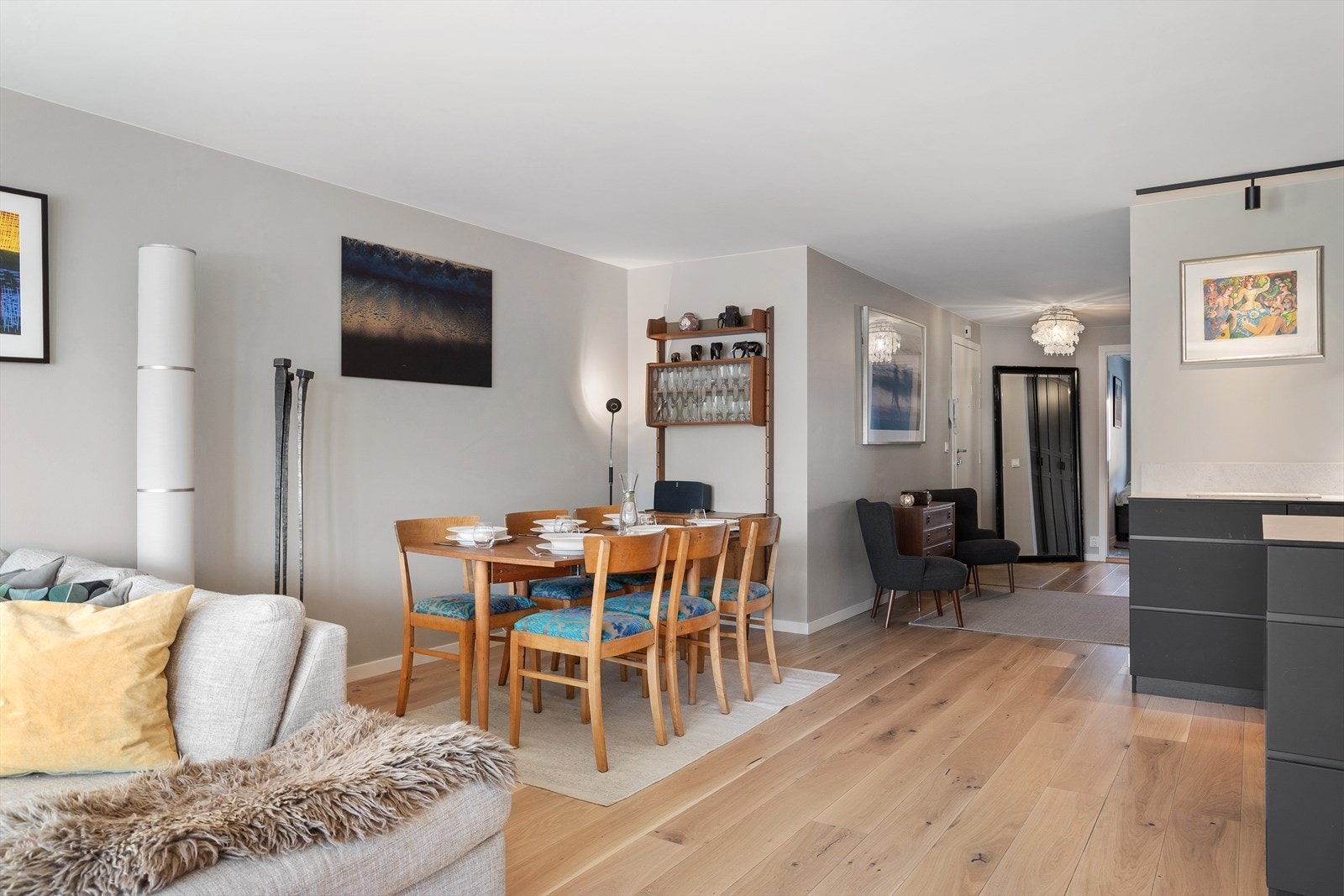 I tilknytning til stuen er det en naturlig plass for en spisegruppe. Galleribilde