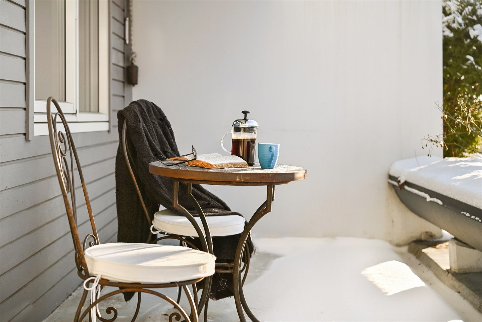 Den delvis overbygde terrassen gir ly for vær og vind. Galleribilde