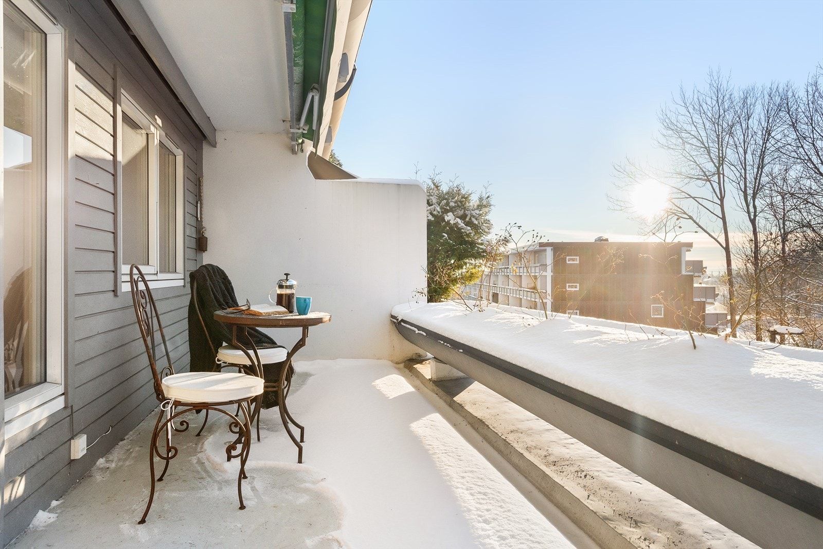 En fin uteplass med rom for et kafésett. Galleribilde