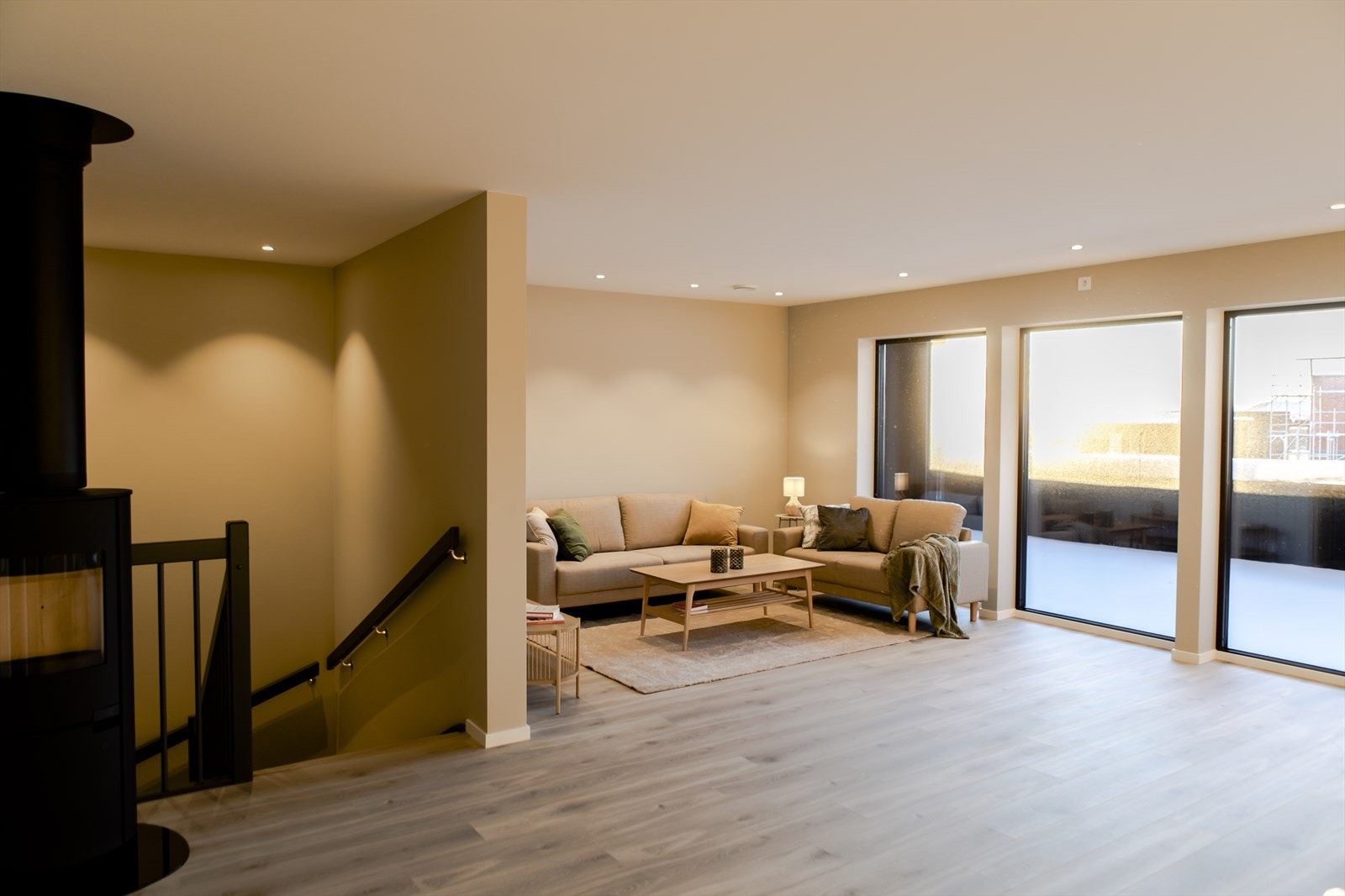 Hovedplanet består av stue, kjøkken, gang, soverom og bad Galleribilde