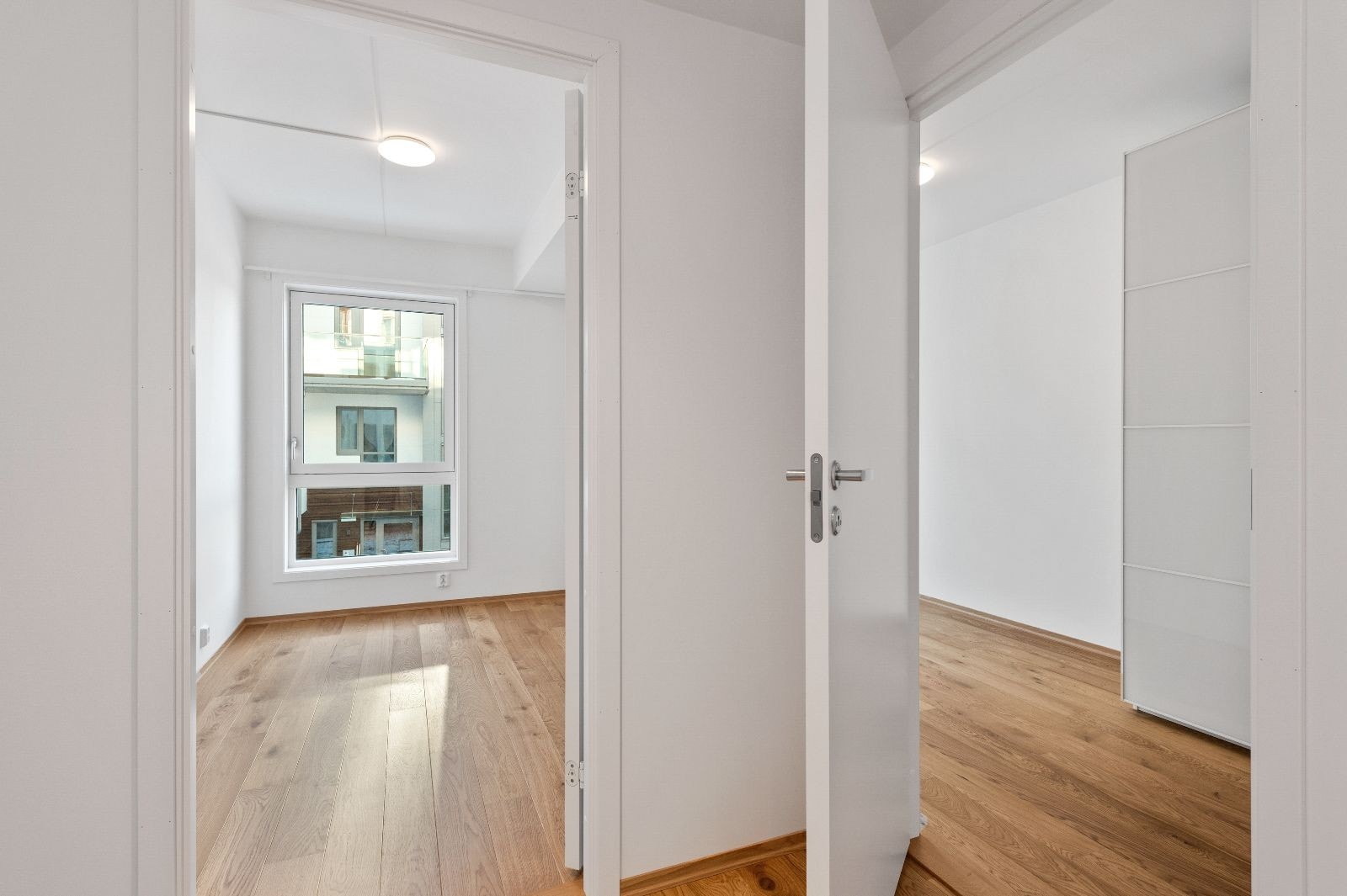 2 soverom ligger ved siden av hverandre ved inngangsparti Galleribilde