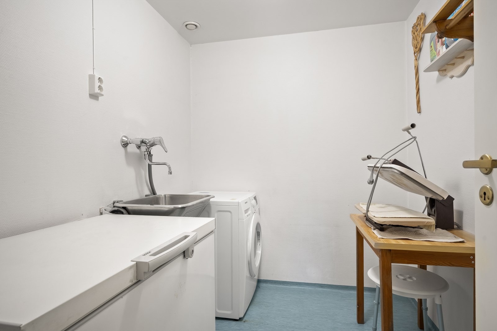 Vaskerom Galleribilde