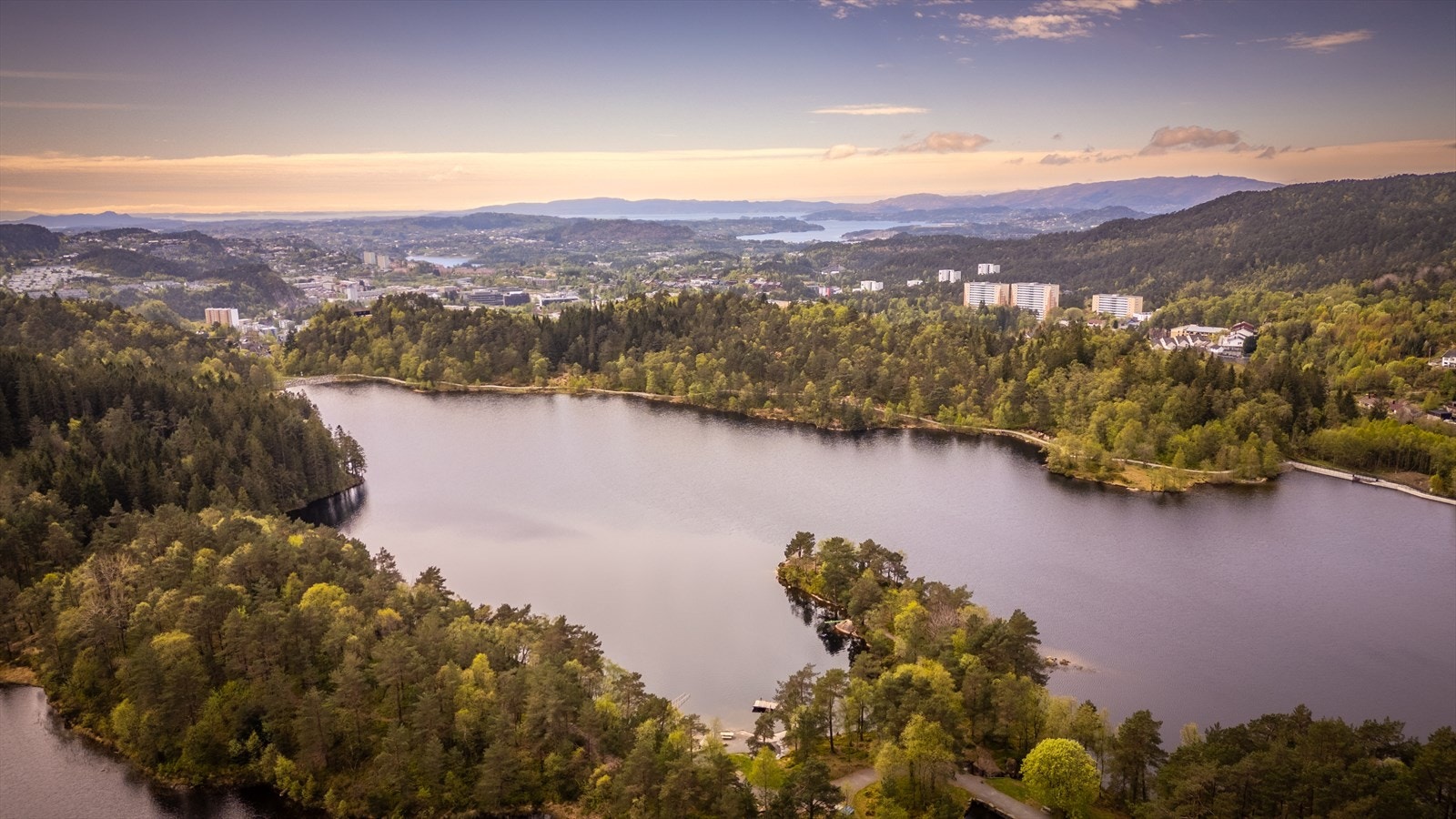 I området rundt leiligheten er det flott natur med utallige tur- og friområder. Galleribilde