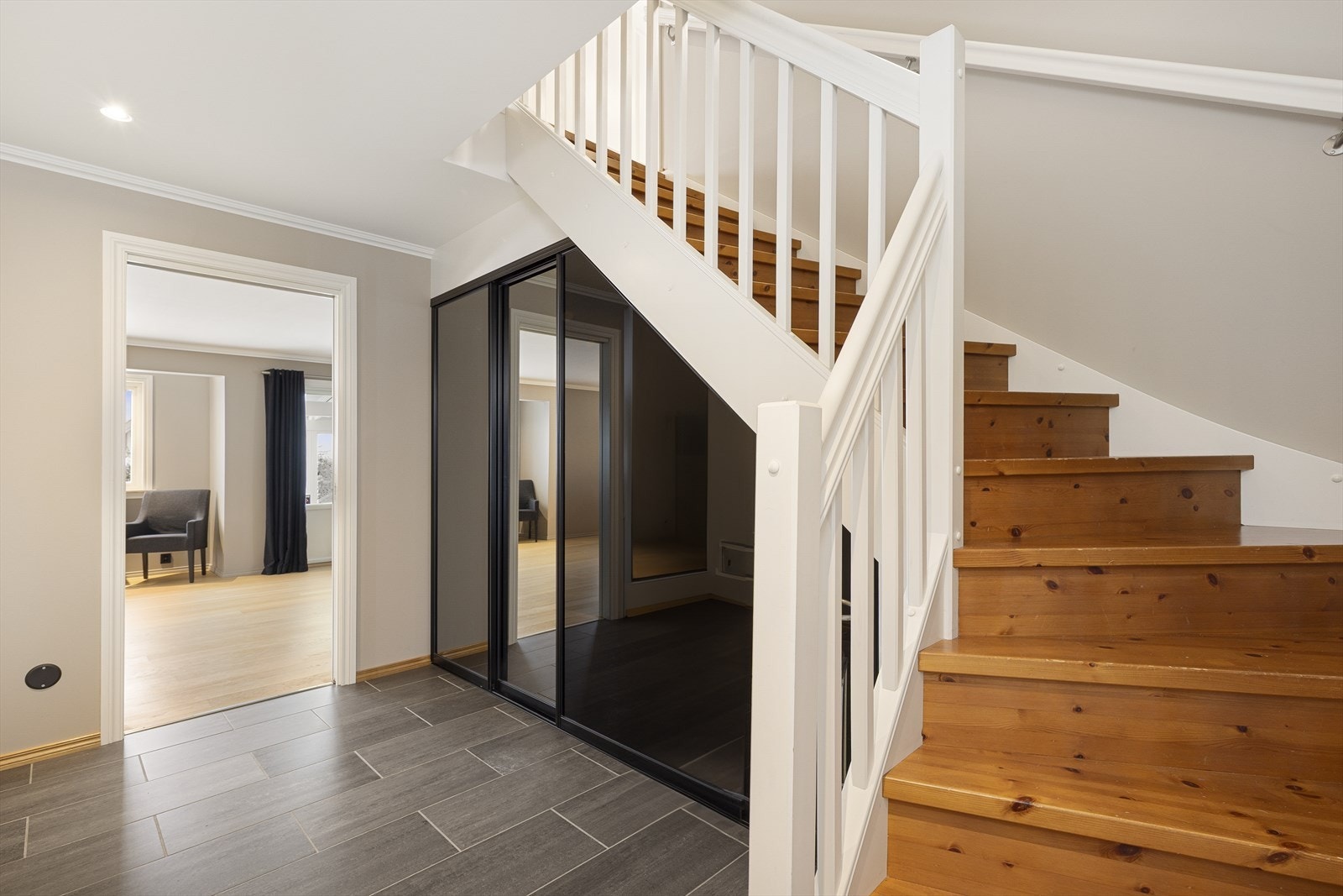 Vannbåren varme i hele 1. etasje samt baderom i 2. etasje Galleribilde