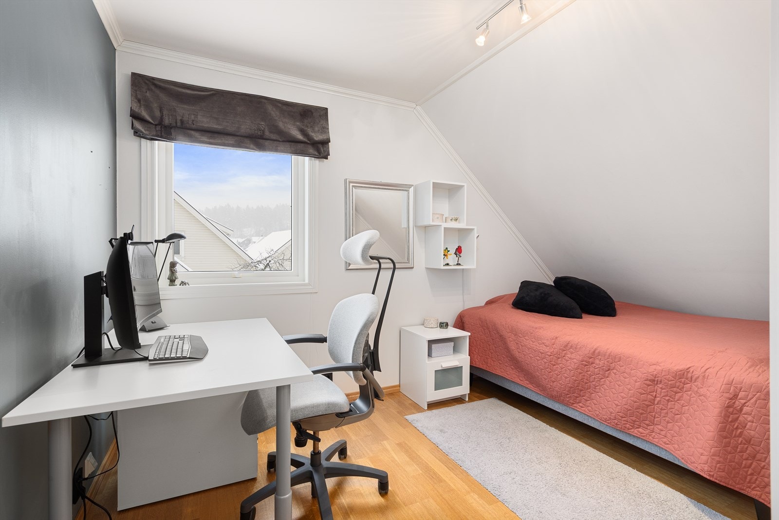 Soverom3 med garderobeskap Galleribilde