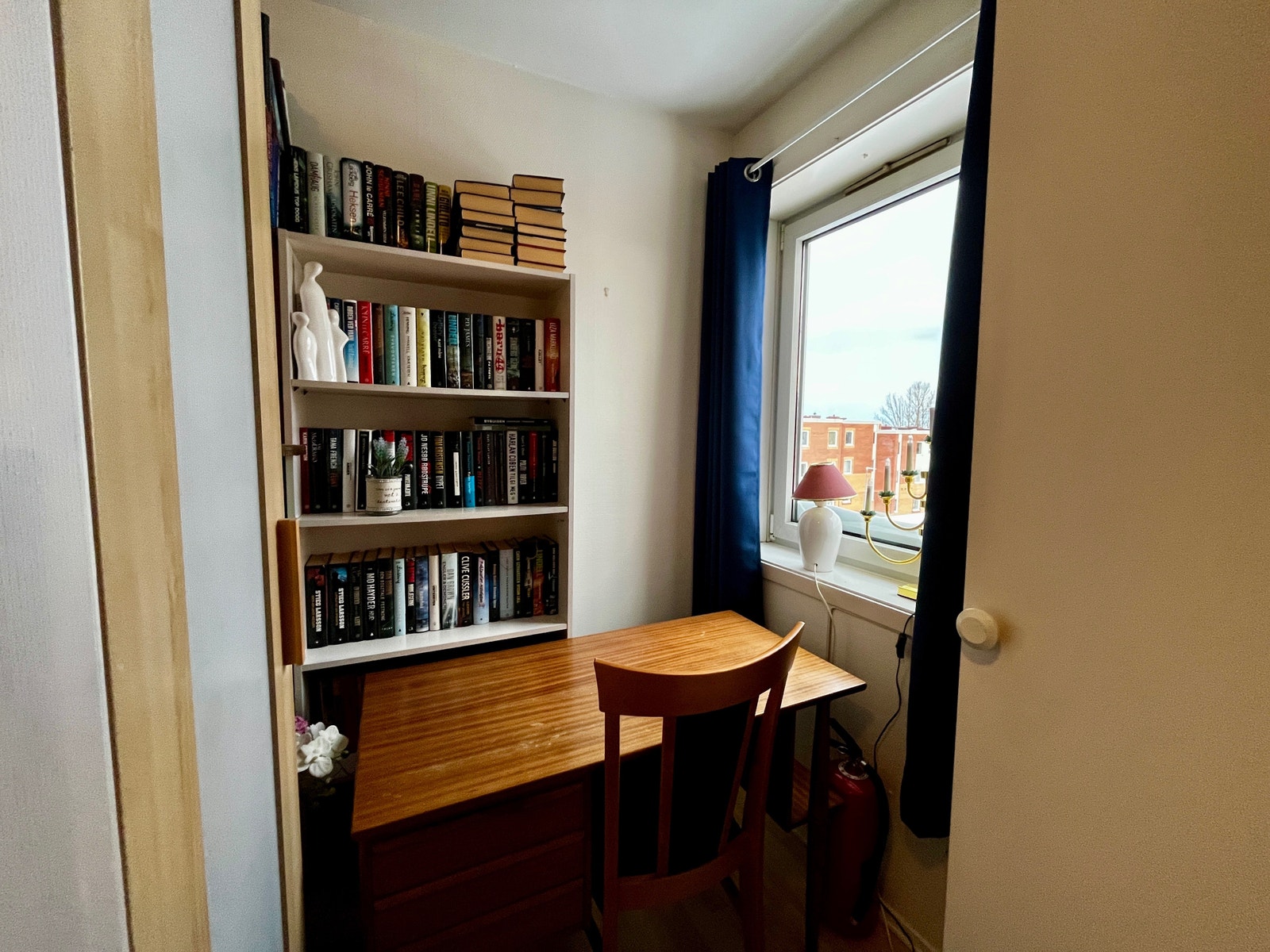 Skrivebord på soverom Galleribilde