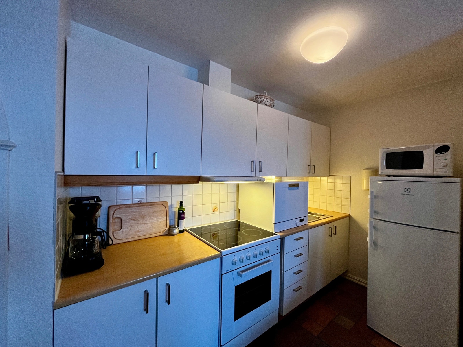 Kjøkken m/frittstående oppvaskmaskin Galleribilde