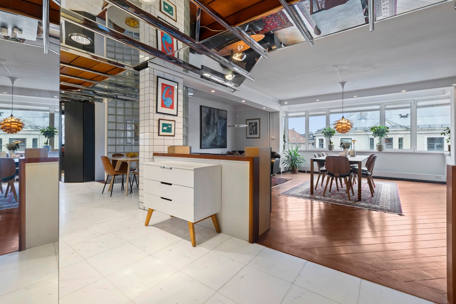 Fra entré er det også videre adkomst til kjøkkenet. Galleribilde