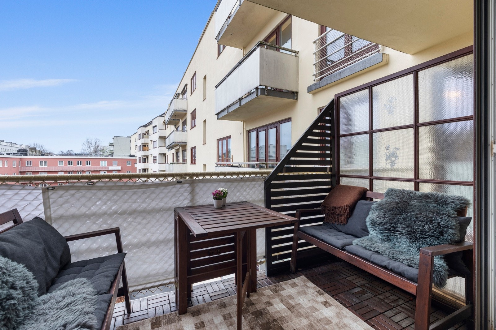 Herfra er det utgang til en balkong på 4 m². Galleribilde