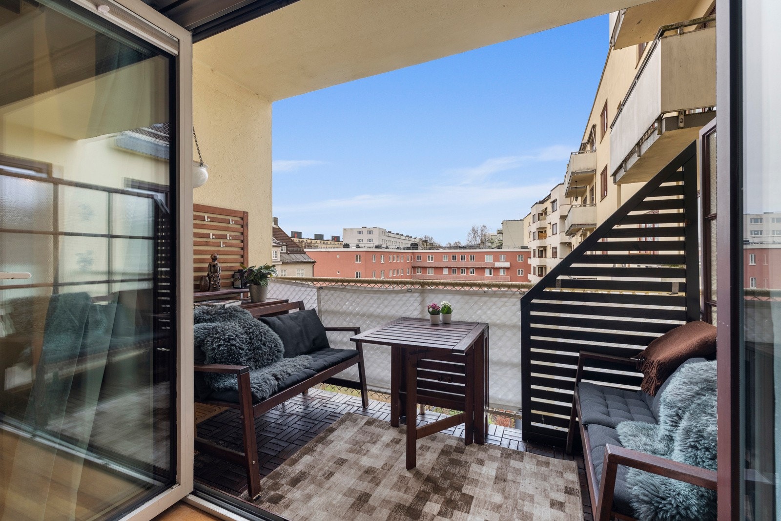 En flott 4-roms selveierleilighet med supersentral og ettertraktet beliggenhet på Majorstuen, med kort vei til fasiliteter og servicetilbud. Galleribilde