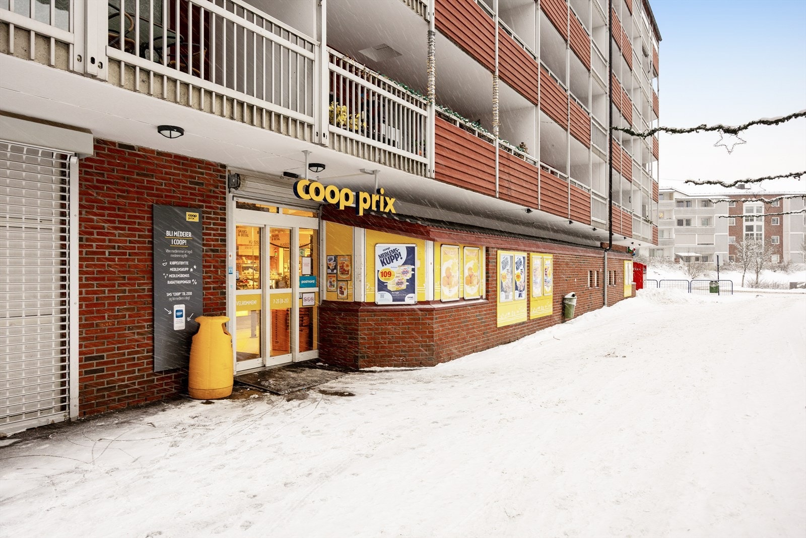 Nærmeste dagligvarebutikk, Coop Prix, ligger i umiddelbar nærhet. Galleribilde