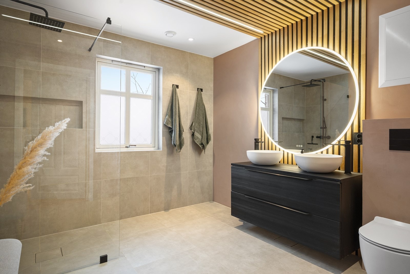 Bad i 1. etasje er fra 2023 Galleribilde