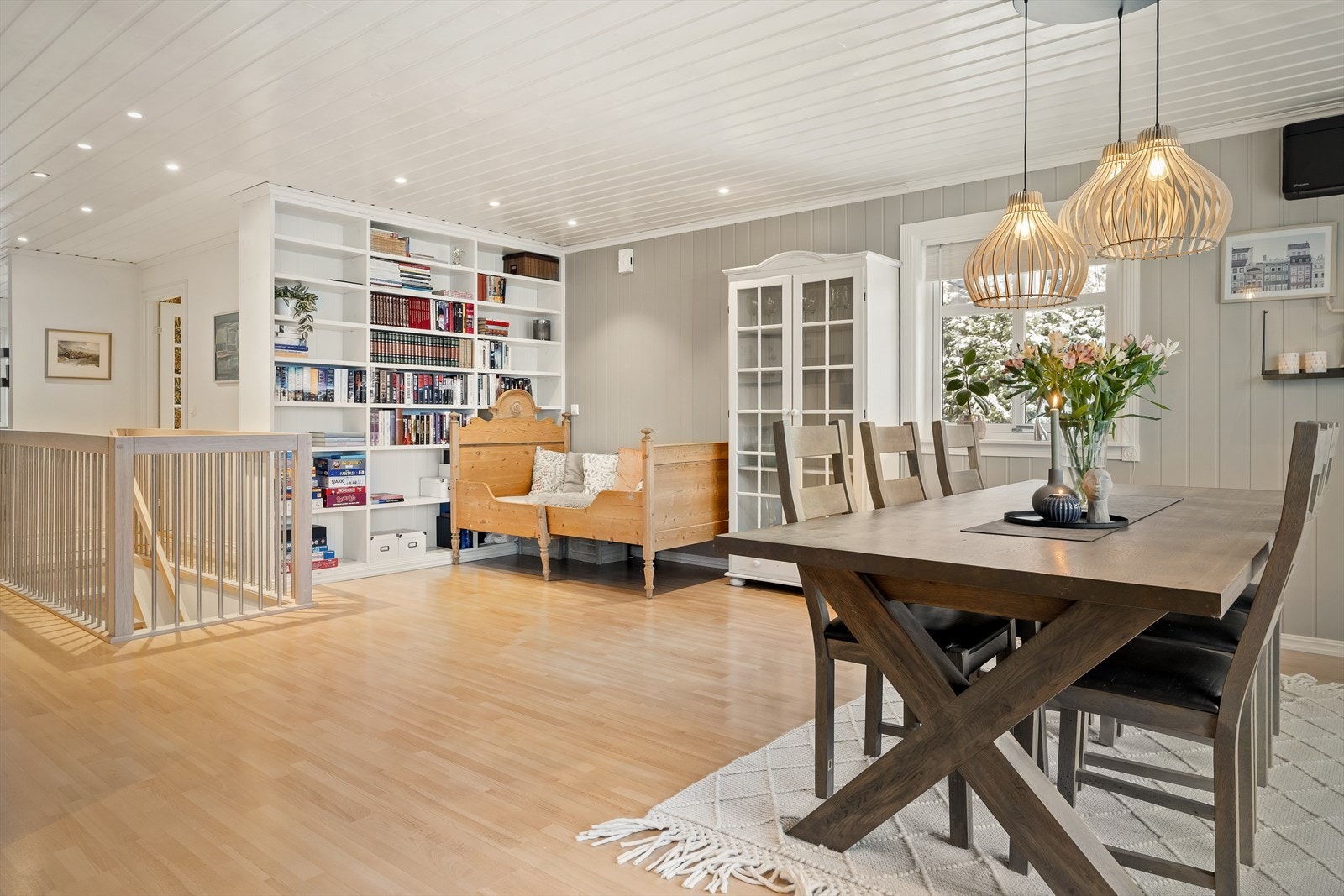 God plass til langbord i spisestuen Galleribilde