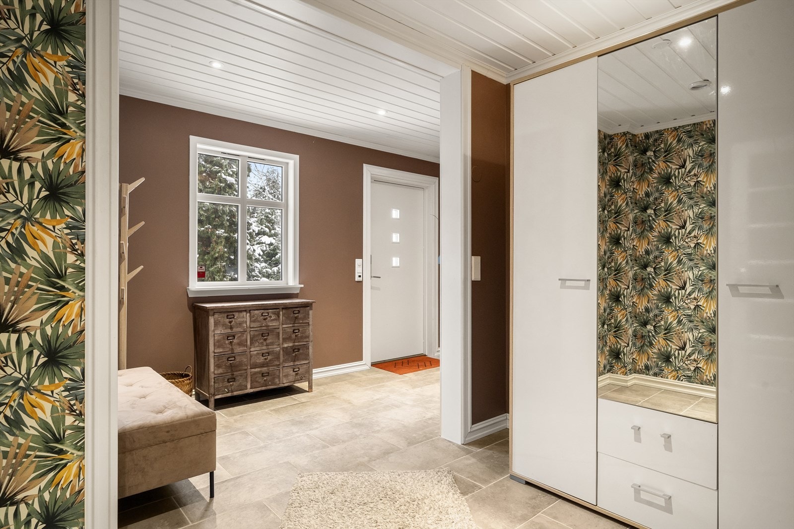 Romslig og hyggelig entré Galleribilde