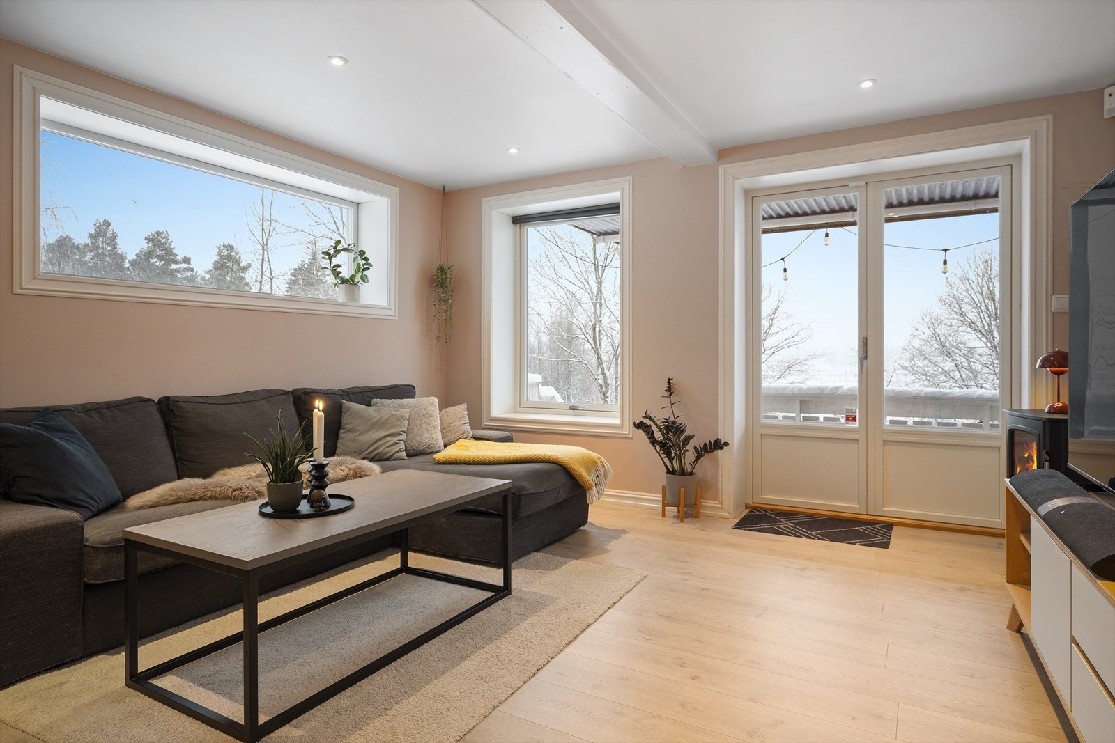 Kjellerstue med utgang til vestvendt terrasse Galleribilde