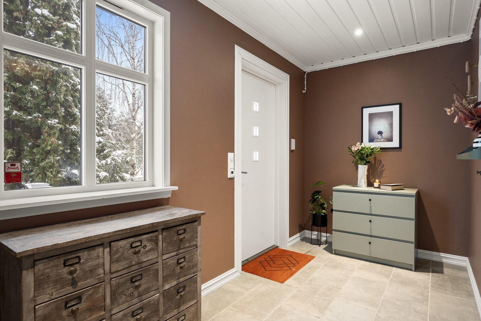 Romslig og hyggelig entré Galleribilde