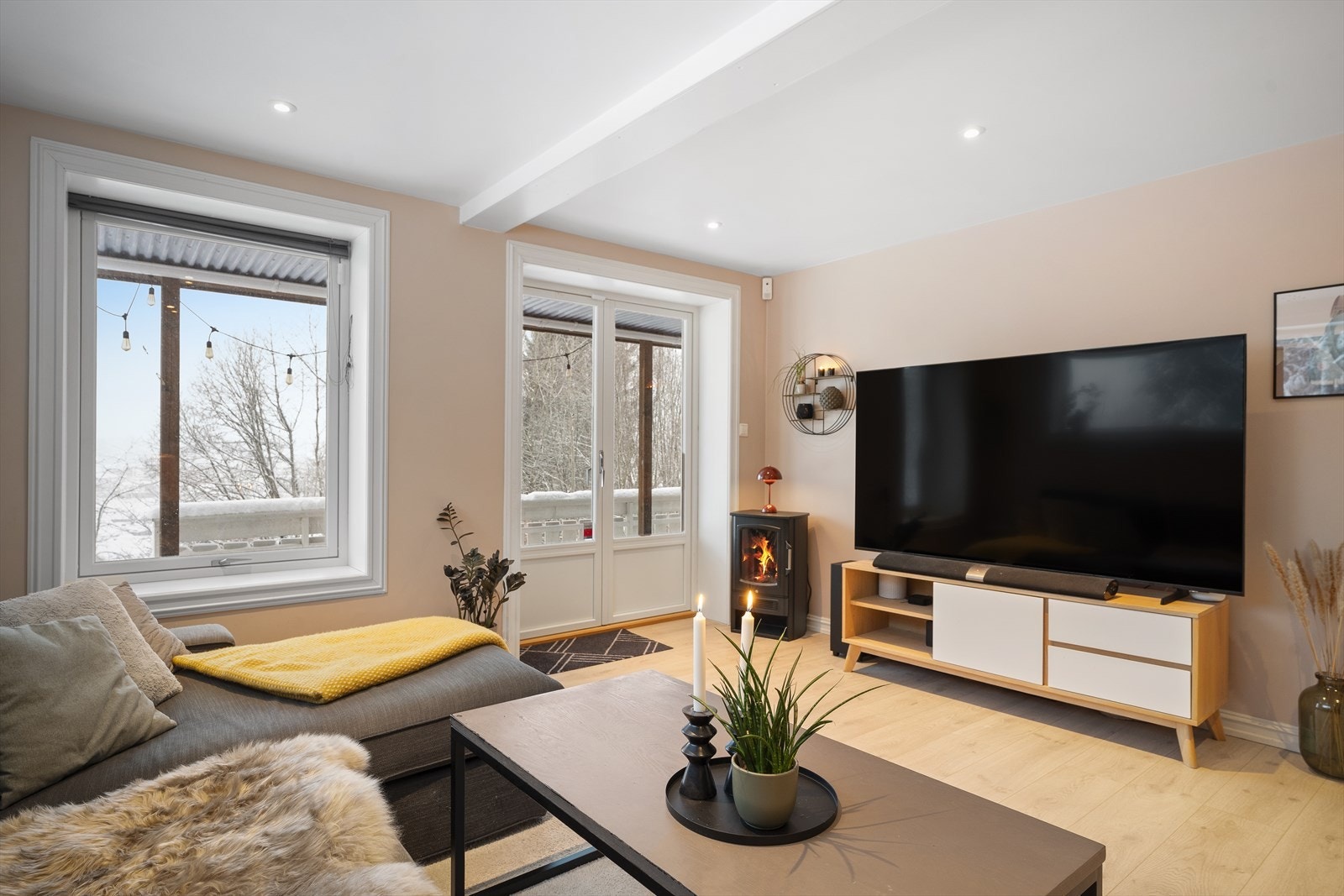 Kjellerstue med utgang til vestvendt terrasse Galleribilde