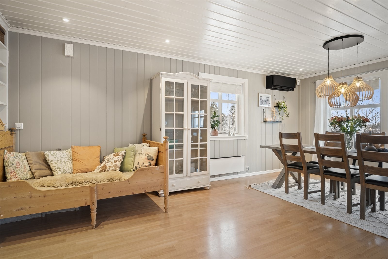 God plass til langbord i spisestuen Galleribilde