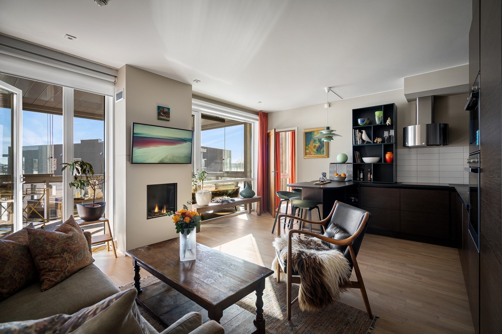 Leiligheten fremstår som meget delikat, med lune farge- og materialvalg Galleribilde