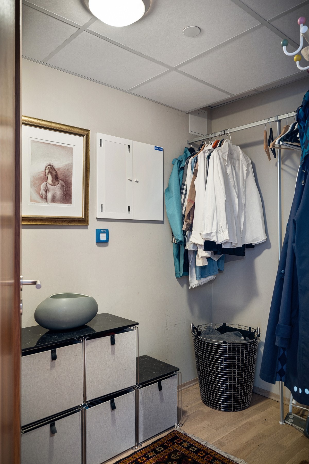 Praktisk bod ved inngangsdøren Galleribilde